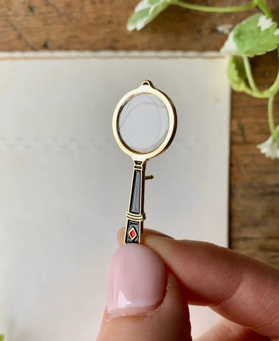 Magnifying Glass pin badge