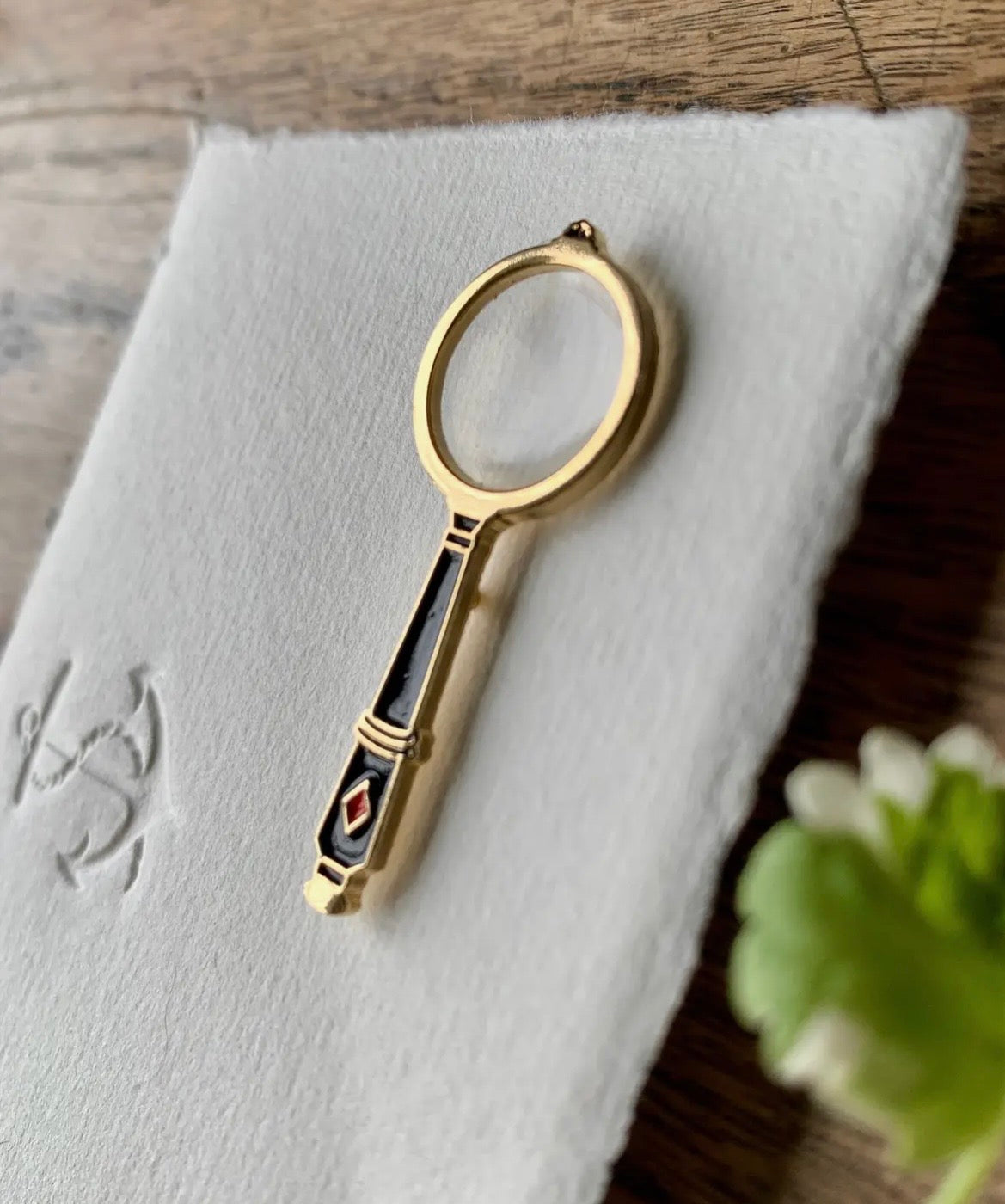 Magnifying Glass pin badge