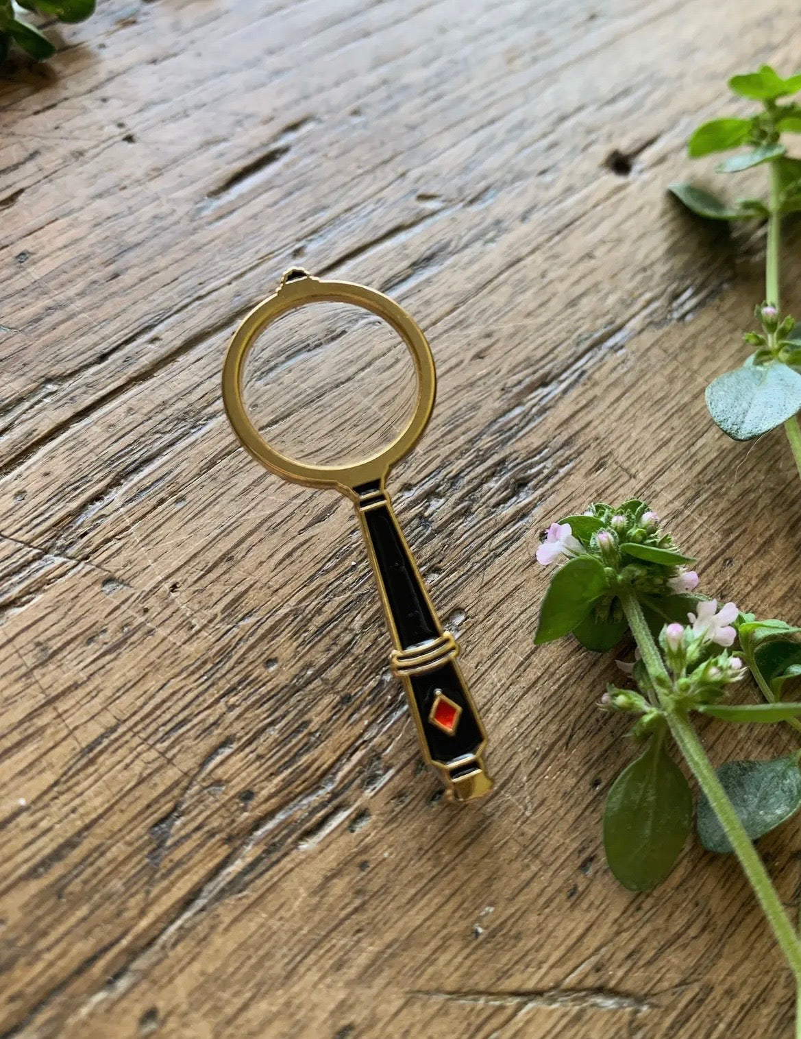 Magnifying Glass pin badge